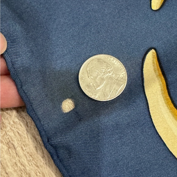 Vintage Hermes Armes de Chasse 90x90 scarf - Picture 9 of 11